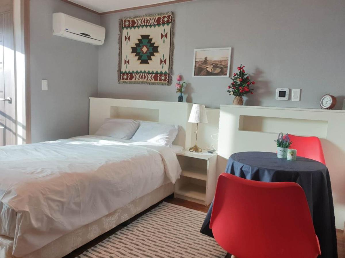 Hy Choi Hostel Сеогвипо Екстериор снимка