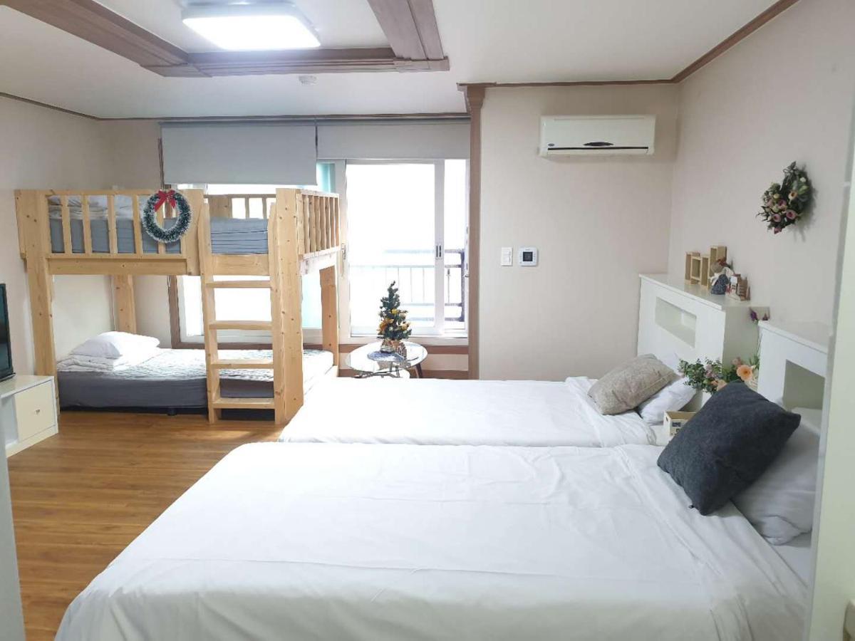 Hy Choi Hostel Сеогвипо Екстериор снимка