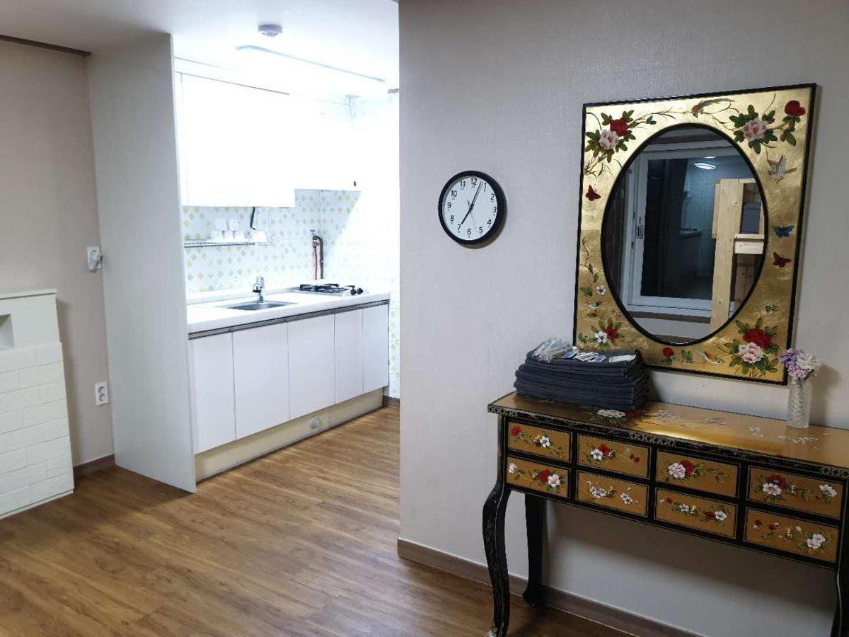 Hy Choi Hostel Сеогвипо Екстериор снимка