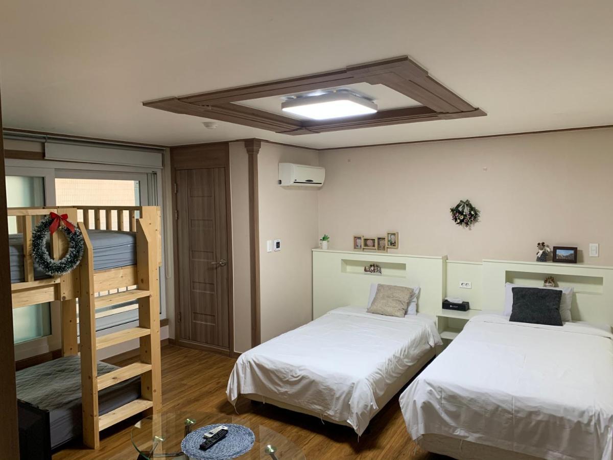 Hy Choi Hostel Сеогвипо Екстериор снимка