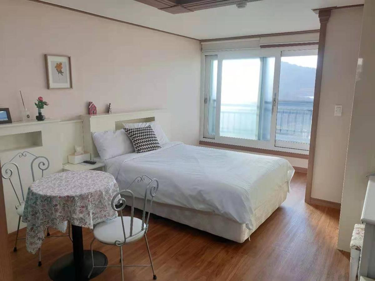 Hy Choi Hostel Сеогвипо Екстериор снимка
