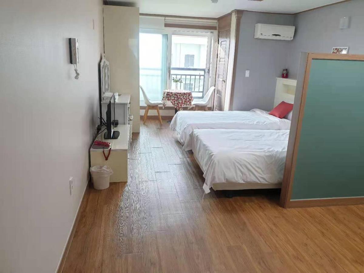 Hy Choi Hostel Сеогвипо Екстериор снимка
