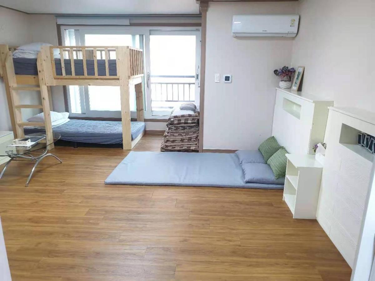 Hy Choi Hostel Сеогвипо Екстериор снимка