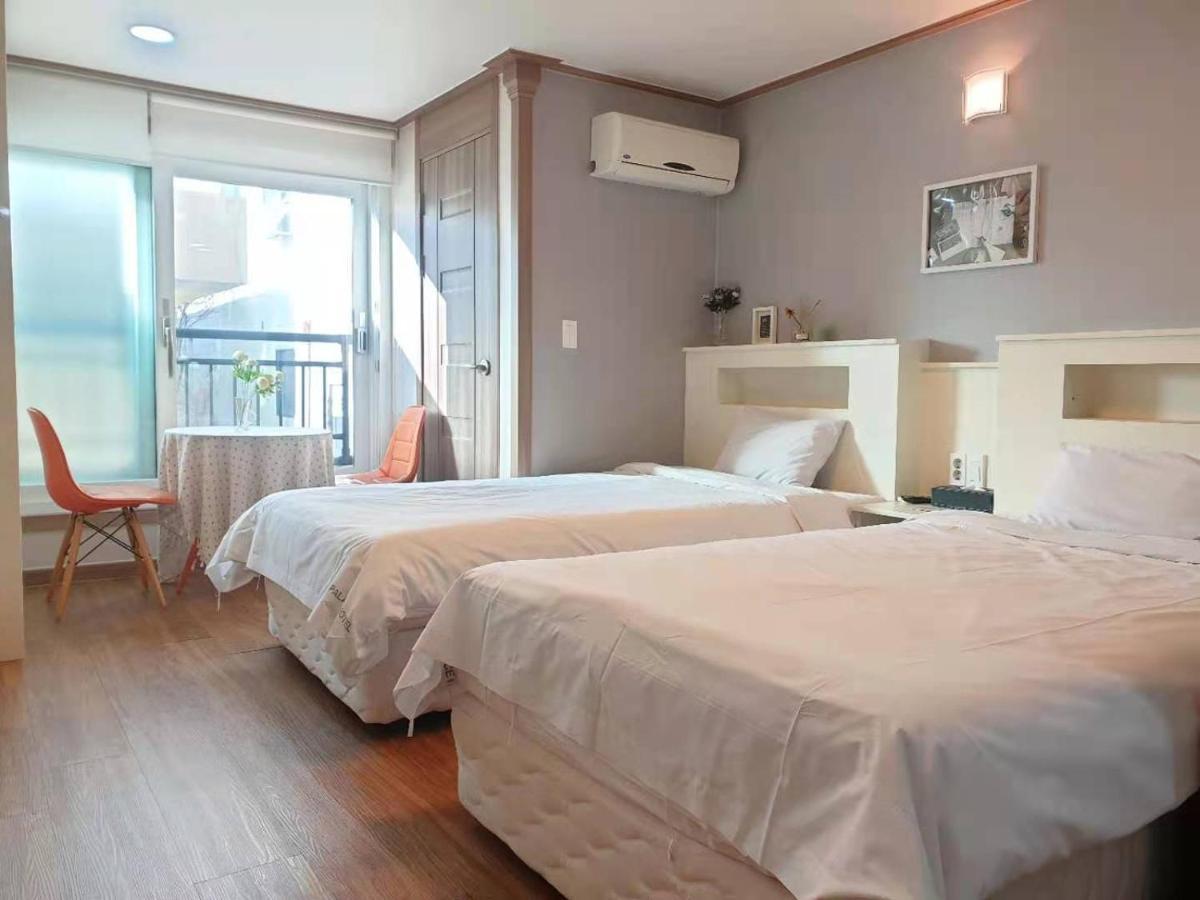 Hy Choi Hostel Сеогвипо Екстериор снимка