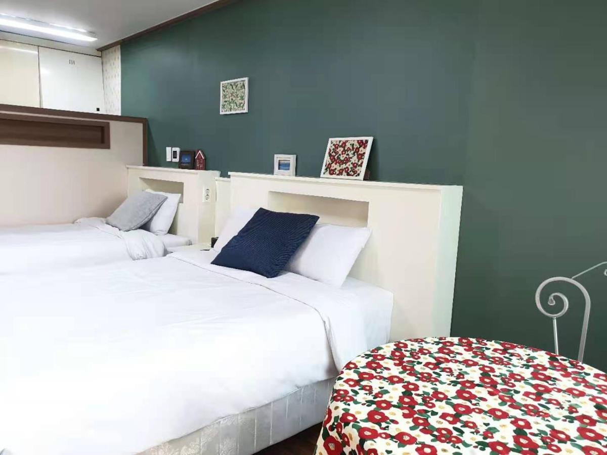 Hy Choi Hostel Сеогвипо Екстериор снимка
