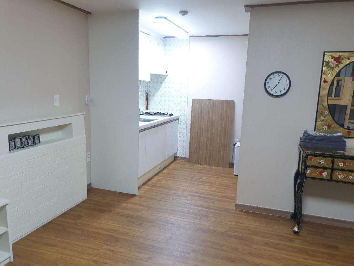 Hy Choi Hostel Сеогвипо Екстериор снимка