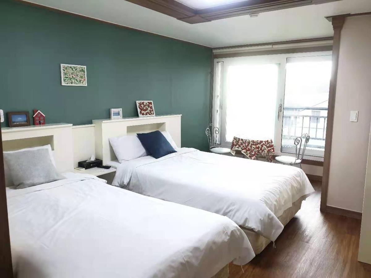 Hy Choi Hostel Сеогвипо Екстериор снимка