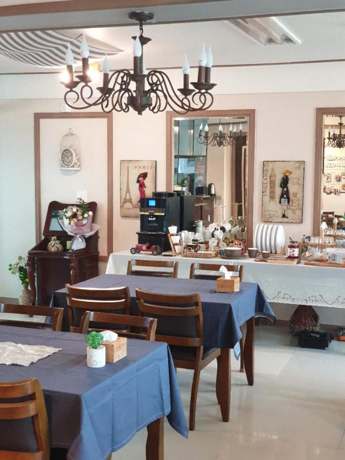 Hy Choi Hostel Сеогвипо Екстериор снимка