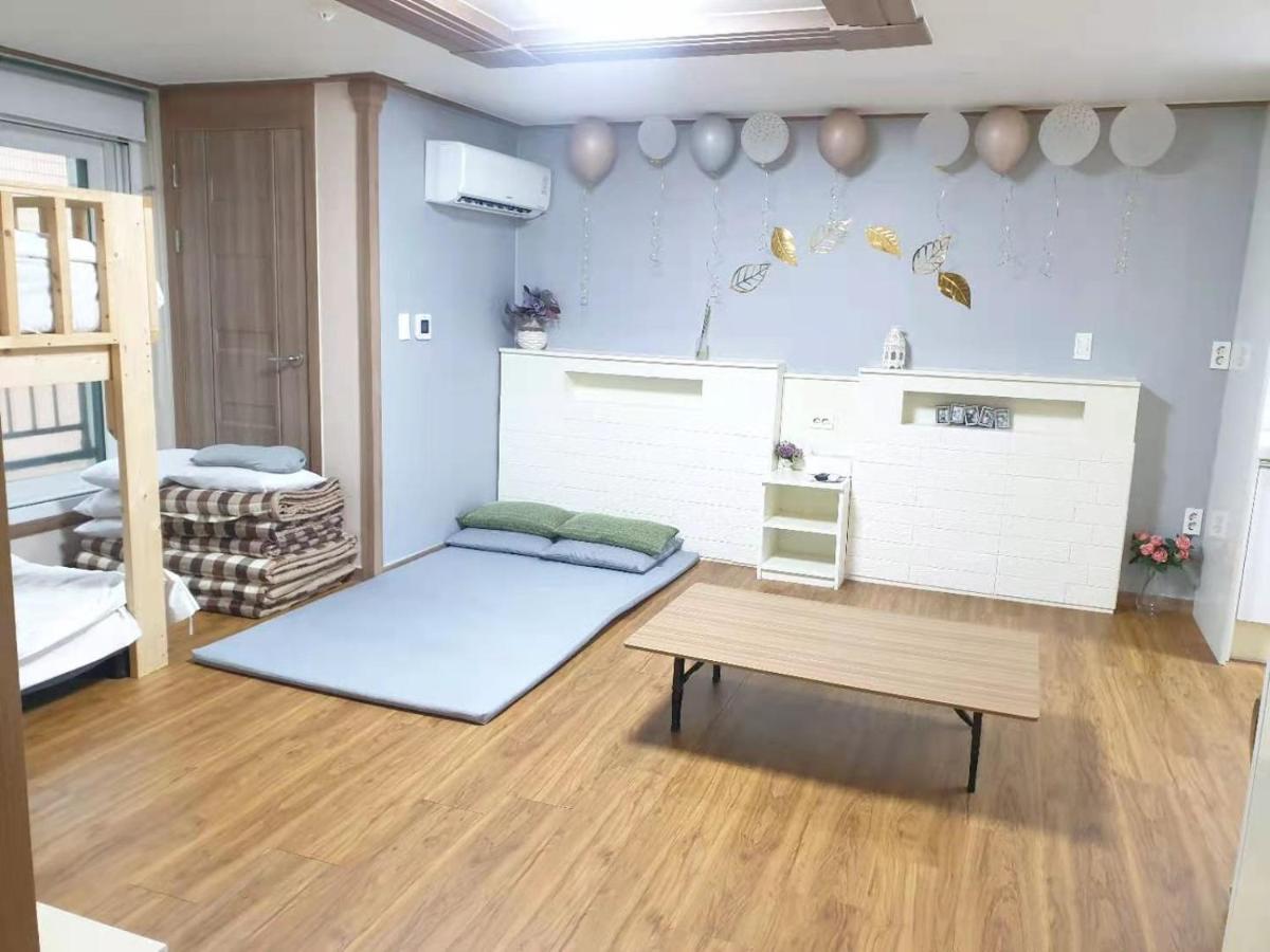 Hy Choi Hostel Сеогвипо Екстериор снимка