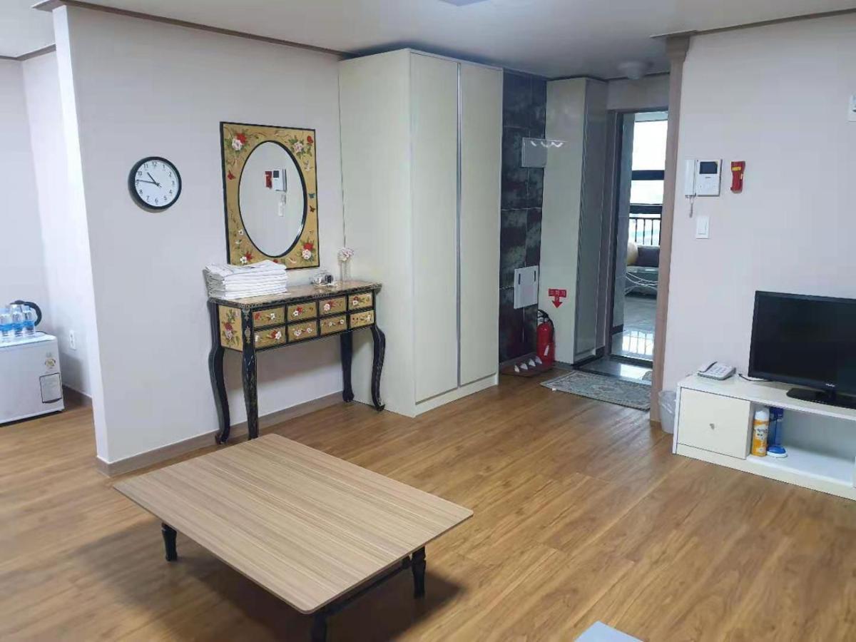 Hy Choi Hostel Сеогвипо Екстериор снимка