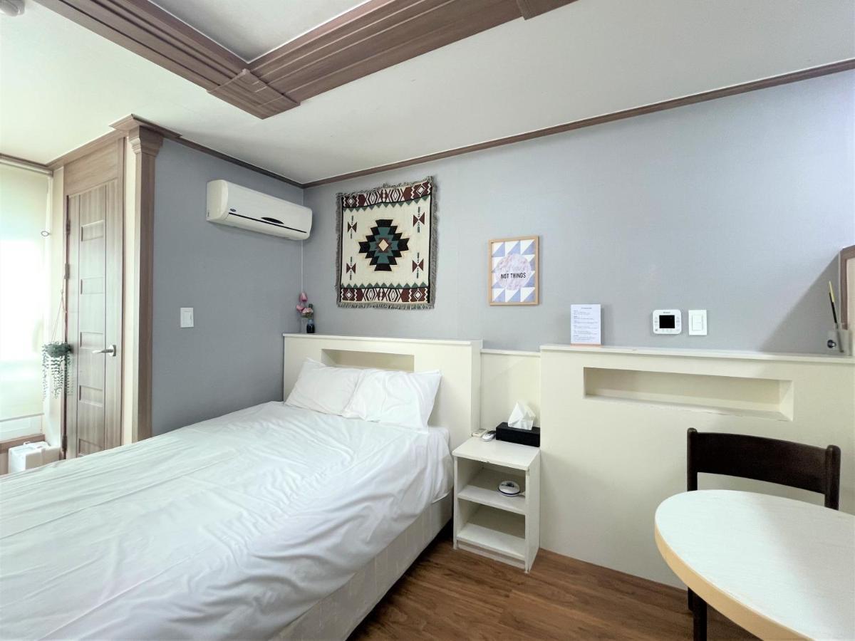 Hy Choi Hostel Сеогвипо Екстериор снимка