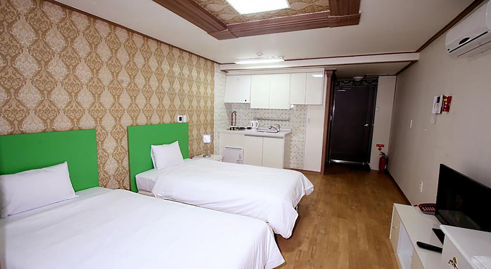 Hy Choi Hostel Сеогвипо Екстериор снимка