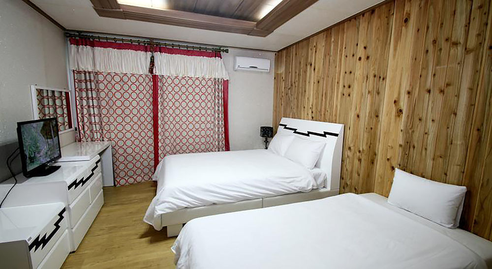 Hy Choi Hostel Сеогвипо Екстериор снимка